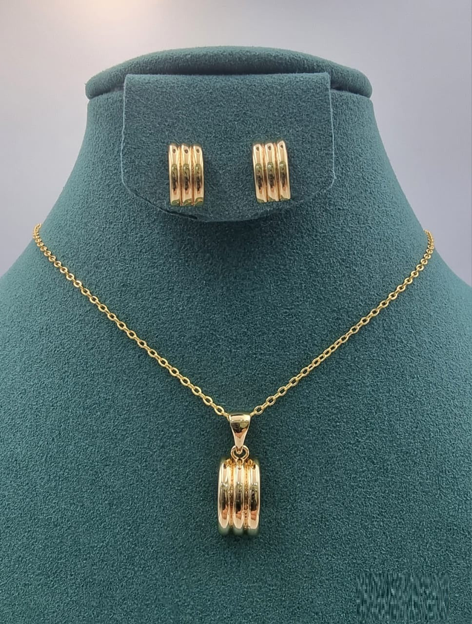Triple Band Pendant Set